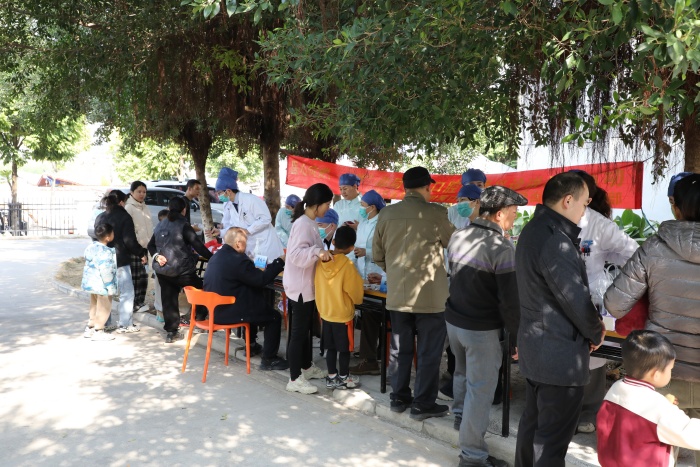 医心向党 “颌”你同行——公司口腔颌面外科党支部开展健康口腔义诊进社区活动 第 4 张