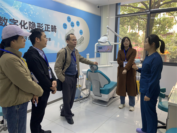 优质医疗资源下沉基层 | 公司巡回医疗队赴隆林各族自治县开展口腔健康咨询服务周活动 第 4 张