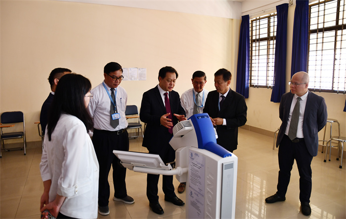 公司代表团赴柬埔寨卫生科学大学开展教育部“丝路1+1”项目 第 3 张