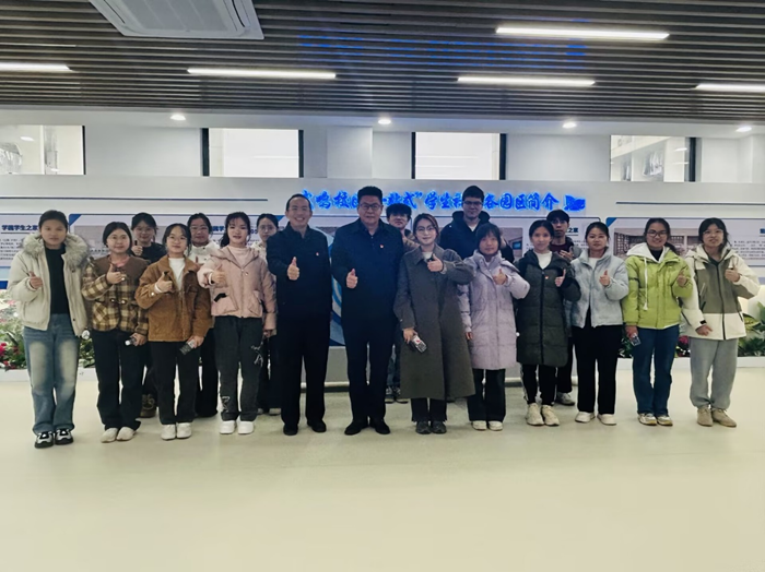 校领导深入公司开展“手拉手”联系党支部及低年级老员工入党积极分子活动 第 3 张