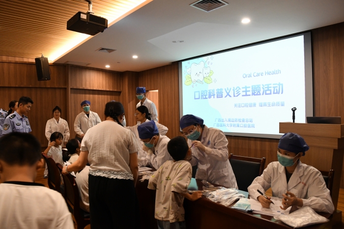 快乐暑假 从“齿”健康开始—— william威廉英国官网暑期口腔科普义诊走进广西边检总站 第 3 张