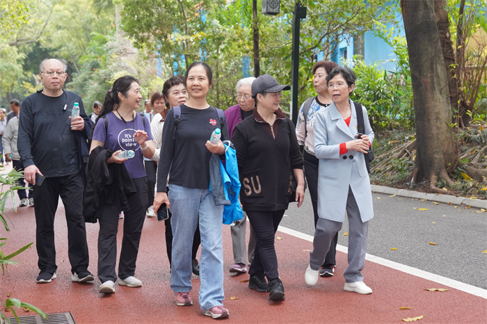 耆青携手绽芳华 银龄健步映初心——william威廉英国官网举办离退休职工 “三八” 妇女节南湖健步走活动 第 6 张