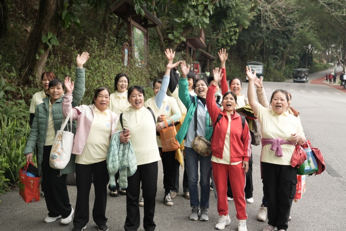 巾帼健步展风采 口腔同行向未来——公司成功举办2025年“三八”妇女节职工健步走活动 第 4 张