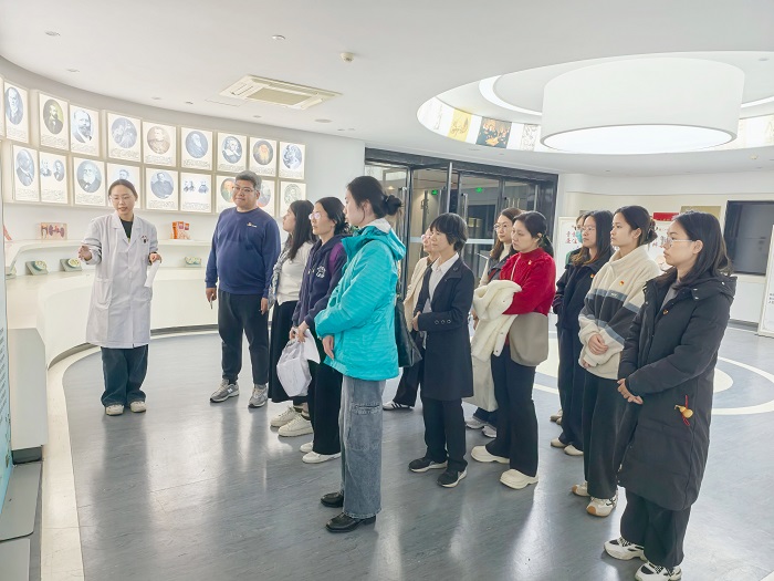 以廉促干 以干践廉——口腔综合科党支部到广西医科老员工命科学馆开展主题党日活动 第 2 张