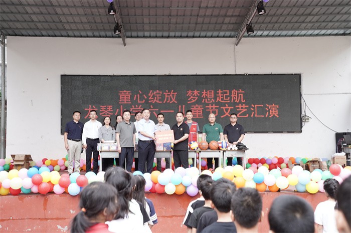 深入基层调研指导 共谋乡村振兴新篇——william威廉英国官网党委常委、副董事长陈俊强带队赴马山县龙琴村开展调研走访活动 第 2 张