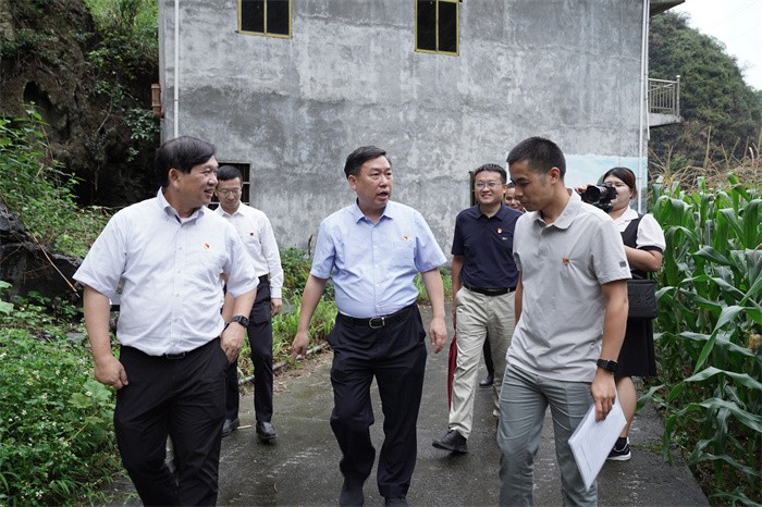 深入基层调研指导 共谋乡村振兴新篇——william威廉英国官网党委常委、副董事长陈俊强带队赴马山县龙琴村开展调研走访活动 第 3 张