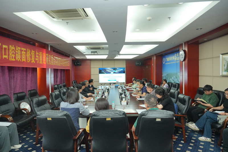 中国工程院张志愿院士莅临广西口腔颌面修复与重建研究重点实验室指导工作 第 2 张