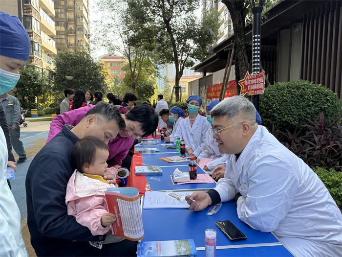 关注口腔健康 共享美好生活——公司儿牙与公卫党支部走进五象蟠龙社区 第 2 张