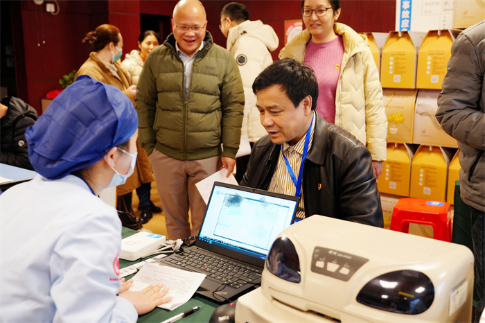 热血暖冬 爱心汇聚——公司组织开展2025年新春无偿献血活动 第 2 张