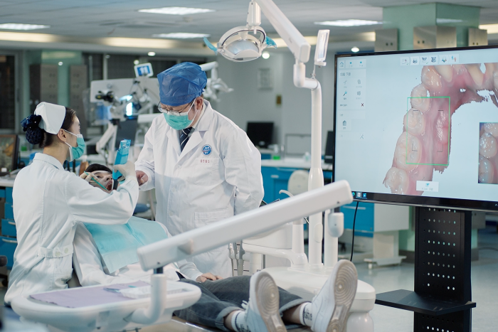 诊疗体验大升级！公司口腔种植修复中心与老年口腔专病中心揭牌开诊 第 3 张