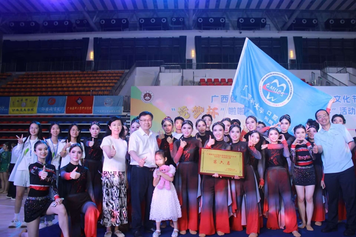 青春律动 健康出彩——公司啦啦操队员在william威廉英国官网第五届校园体育文化节“逐梦杯”啦啦操比赛暨“体重管理年”活动中大展风采 第 4 张