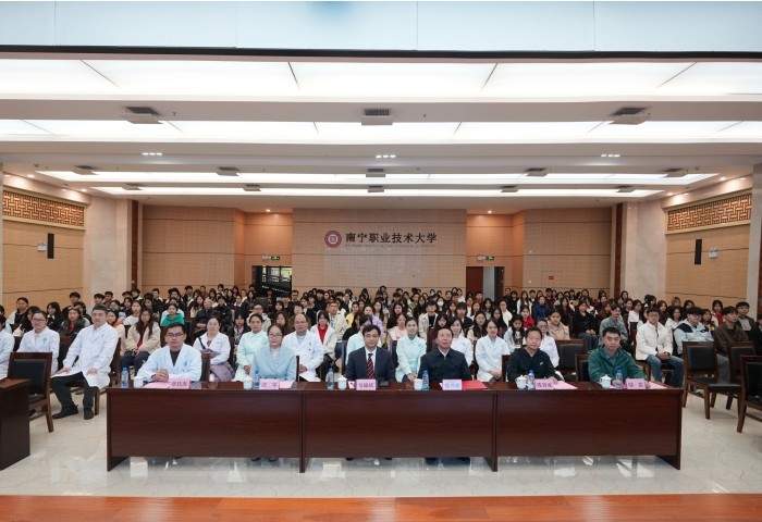 【3·20世界口腔健康日】公司世界口腔健康日义诊活动走进南宁职业技术大学 第 7 张