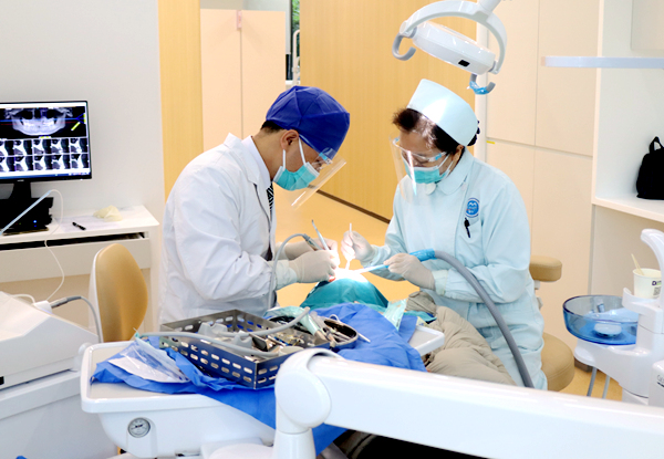 超声骨刀操作。医院供图