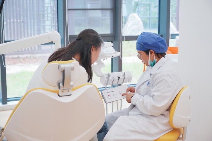 党建引领促发展 政医协同护齿健——公司与五象新区规划建设管委会多个党支部开展党建联建活动 第 8 张