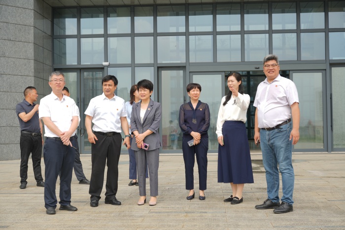 党建引领促发展 政医协同护齿健——公司与五象新区规划建设管委会多个党支部开展党建联建活动 第 2 张