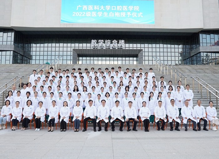 合影.jpg 合影.jpg