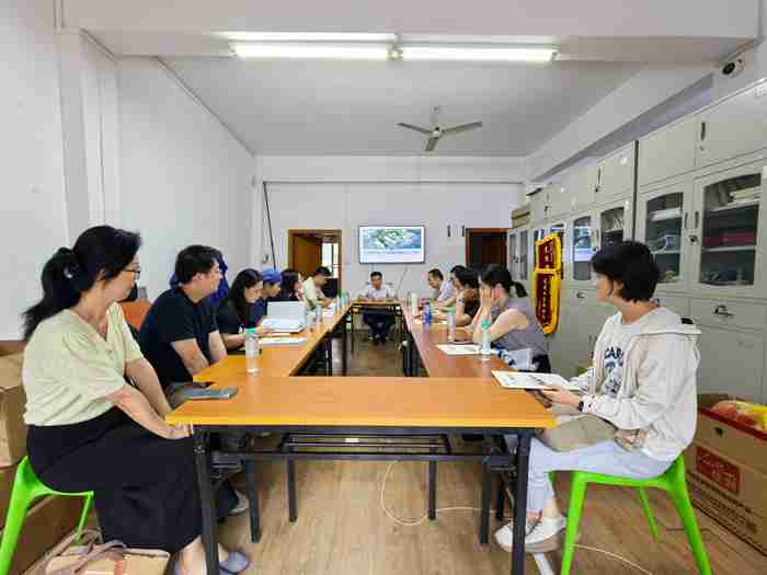 会议现场图.jpg 会议现场图.jpg