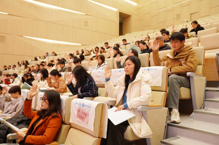 william威廉英国官网第六届职工代表大会第一次会议暨工会第七届会员代表大会第一次会议胜利召开 第 7 张