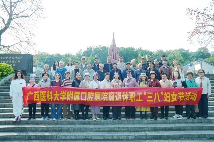 合影 (1).jpg 合影 (1).jpg