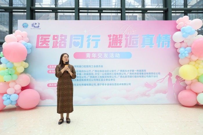 2医院工会主席、副经理卢小玲讲话2_副本.jpg 2医院工会主席、副经理卢小玲讲话2_副本.jpg