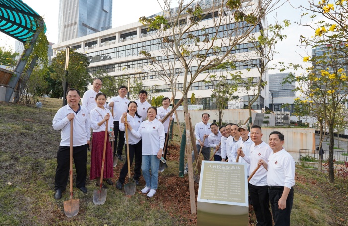 植绿忆芳华 再续员工缘——公司85级员工返校共植纪念树 第 1 张 植绿忆芳华 再续员工缘——公司85级员工返校共植纪念树 第 1 张
