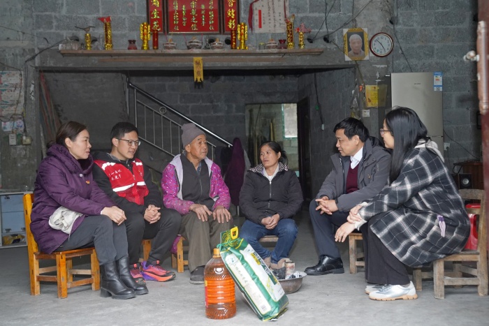 校领导带队赴公司定点帮扶村开展遍访调研暨春节慰问活动 第 5 张