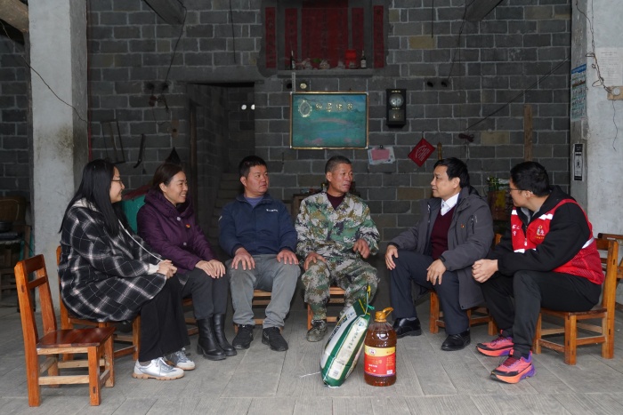 校领导带队赴公司定点帮扶村开展遍访调研暨春节慰问活动 第 6 张