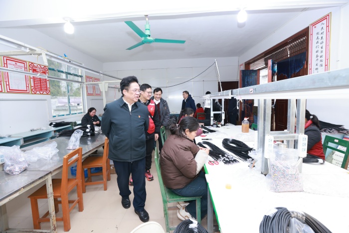 校领导带队赴公司定点帮扶村开展遍访调研暨春节慰问活动 第 3 张