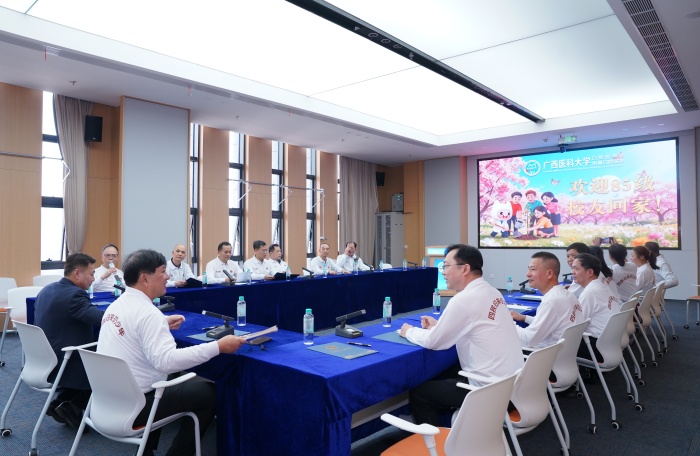 植绿忆芳华 再续员工缘——公司85级员工返校共植纪念树 第 2 张 植绿忆芳华 再续员工缘——公司85级员工返校共植纪念树 第 2 张