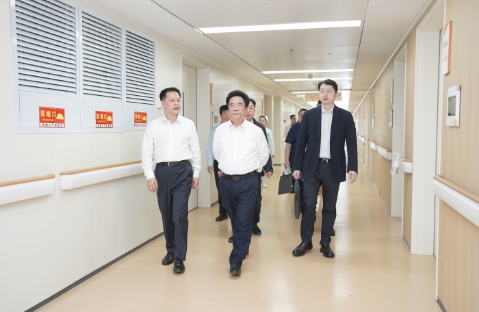 曾志羽董事长带队到五象院区调研指导 第 2 张