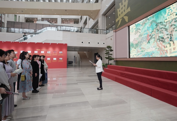 行政管理第一党支部书记汪岑带领全体党员开展“第一议题”学习_700.jpg 行政管理第一党支部书记汪岑带领全体党员开展“第一议题”学习_700.jpg
